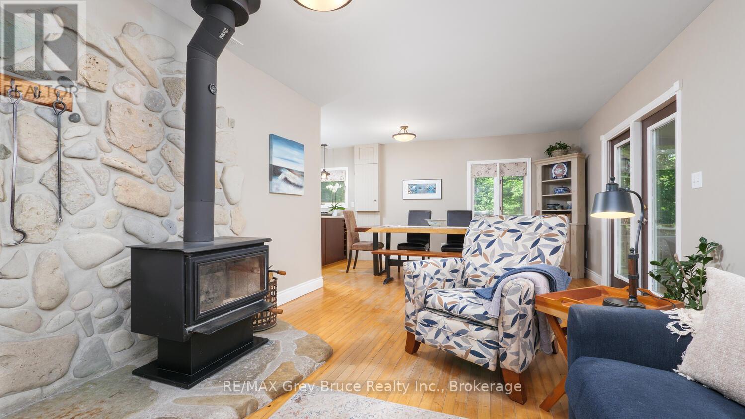 11&lt17 Shoreline Drive, Northern Bruce Peninsula, Ontario  N0H 1Z0 - Photo 2 - X12064454