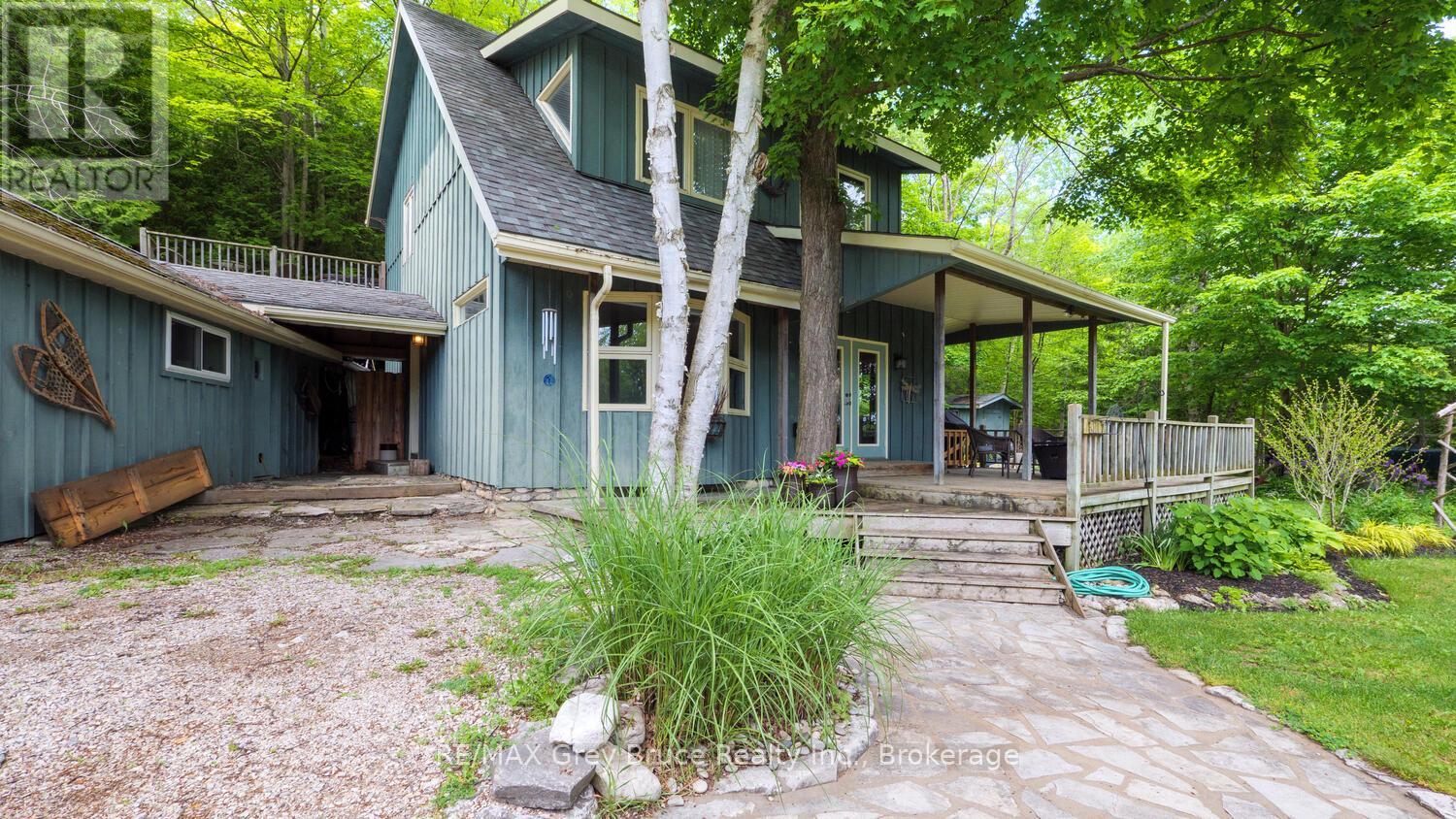 11 Shoreline Drive, Northern Bruce Peninsula, Ontario  N0H 1Z0 - Photo 12 - X12064455
