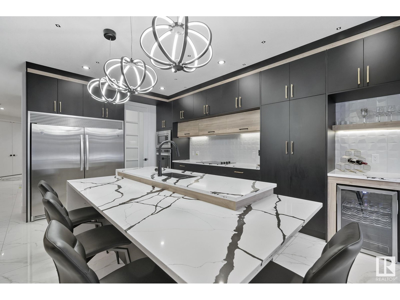 Property at 1108 150 AV NW image 3