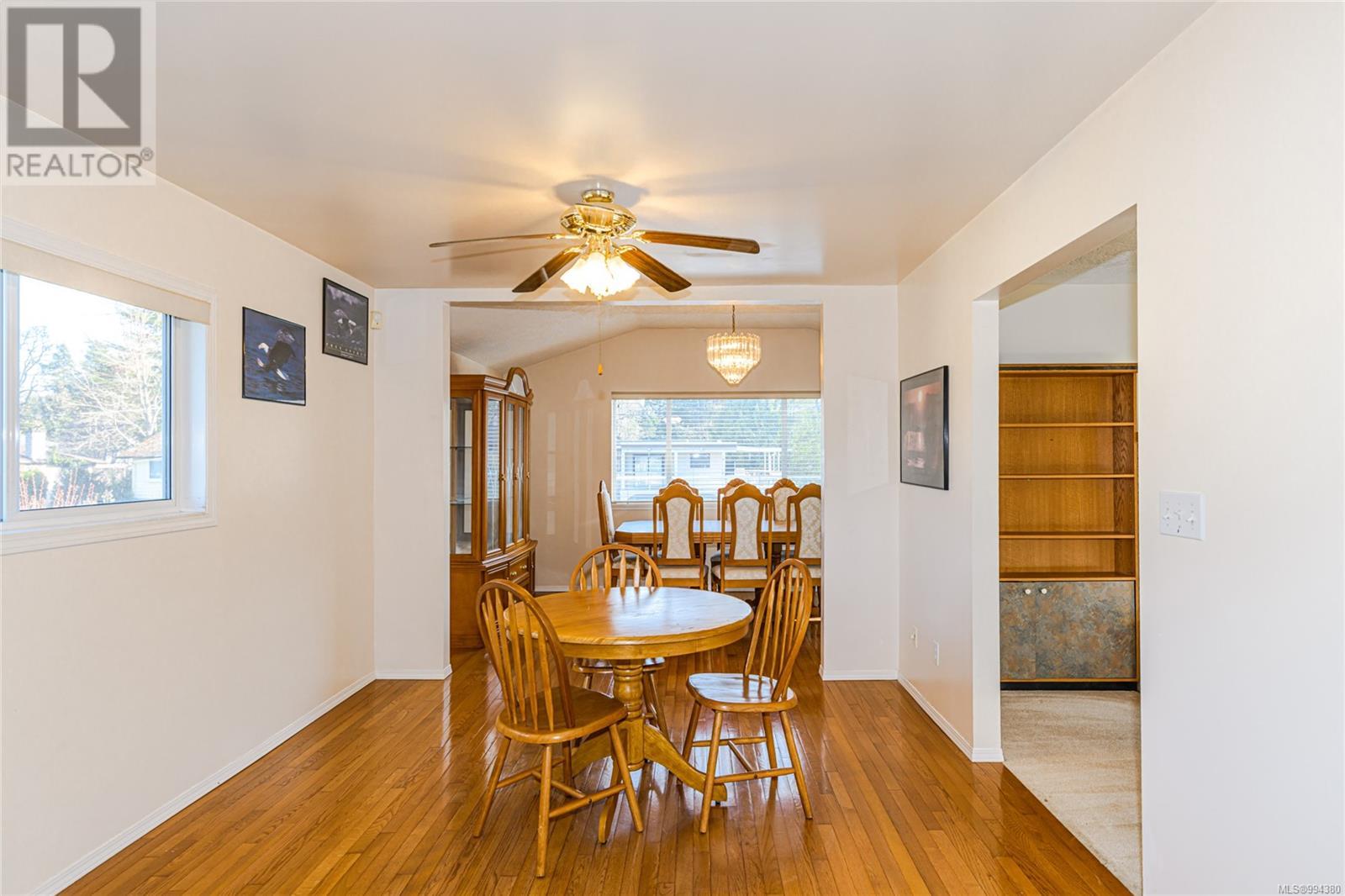 Property at 4251 Parkside Cres image 1