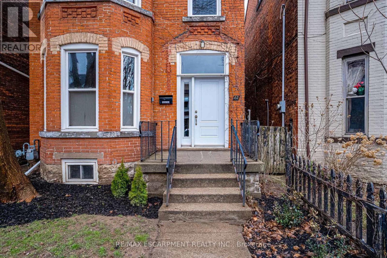 Property at 67 WEST AVENUE N image 1