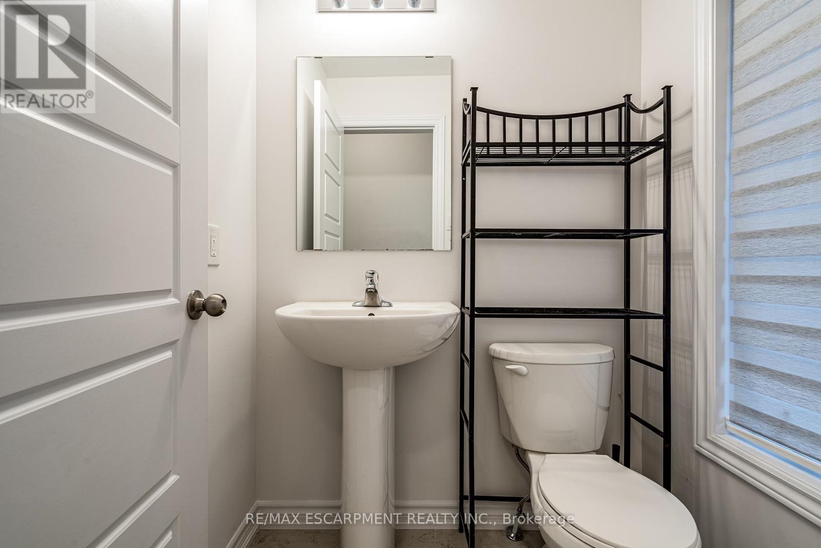 70 Dewberry Drive, Kitchener, Ontario  N2B 0A9 - Photo 9 - X12064470