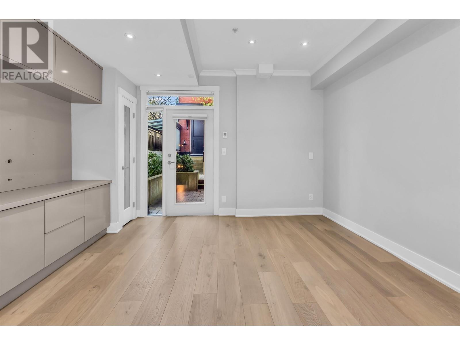 1956 W 5th Avenue, Vancouver, British Columbia  V6J 1P7 - Photo 14 - R2984903