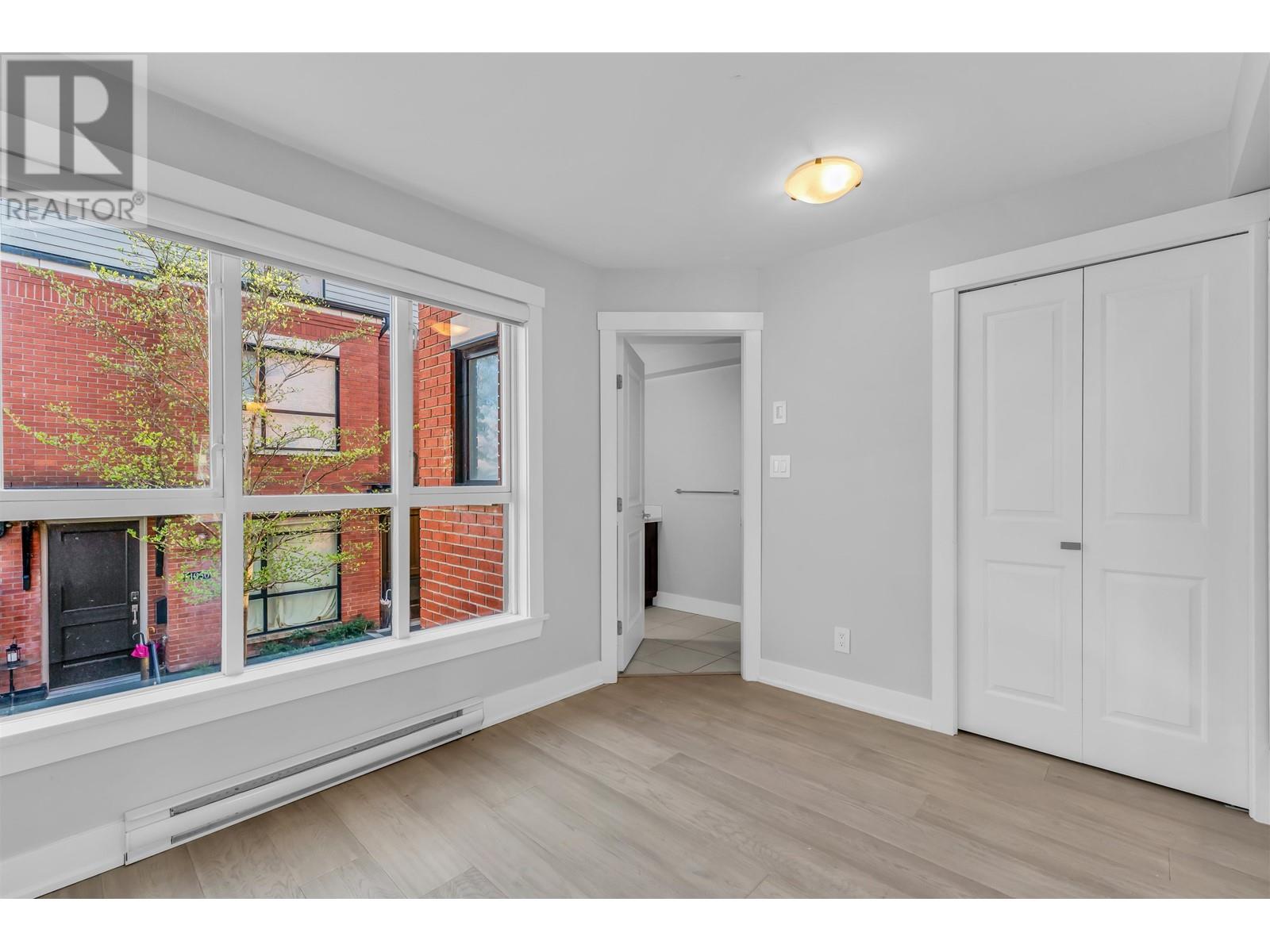 1956 W 5th Avenue, Vancouver, British Columbia  V6J 1P7 - Photo 4 - R2984903