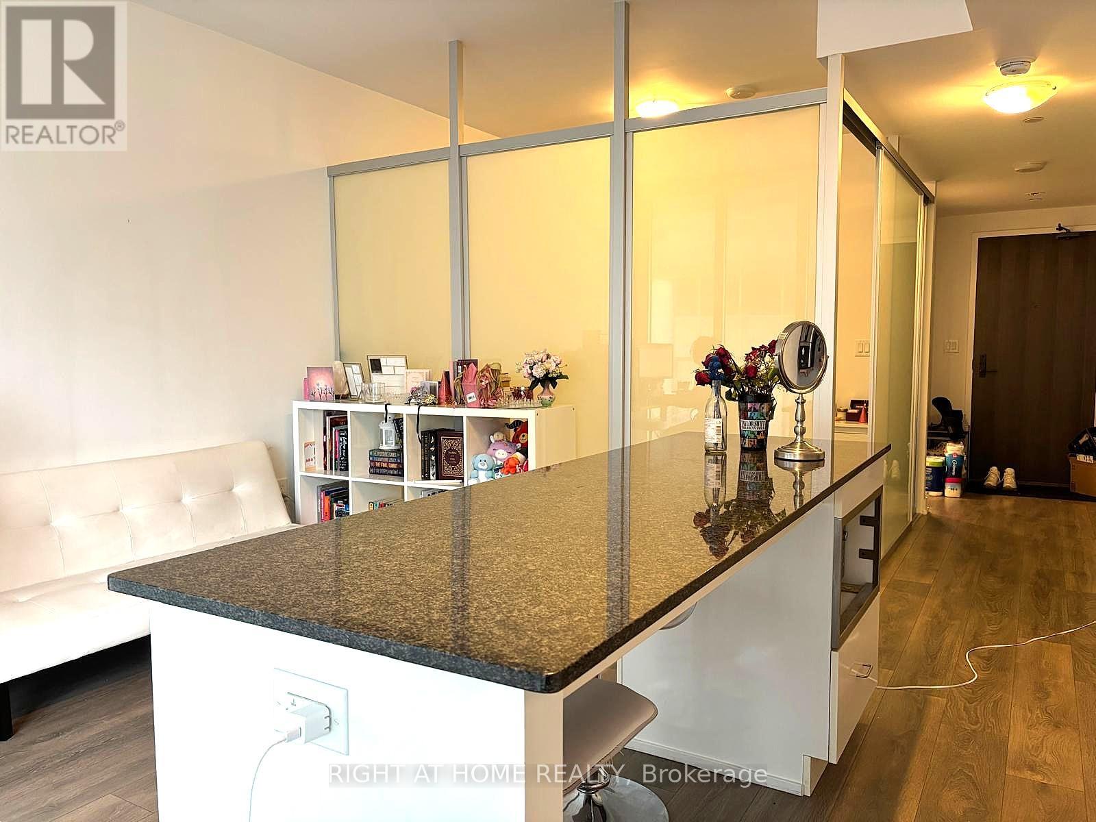 2207 - 426 University Avenue, Toronto, Ontario  M5G 1S9 - Photo 11 - C12064490