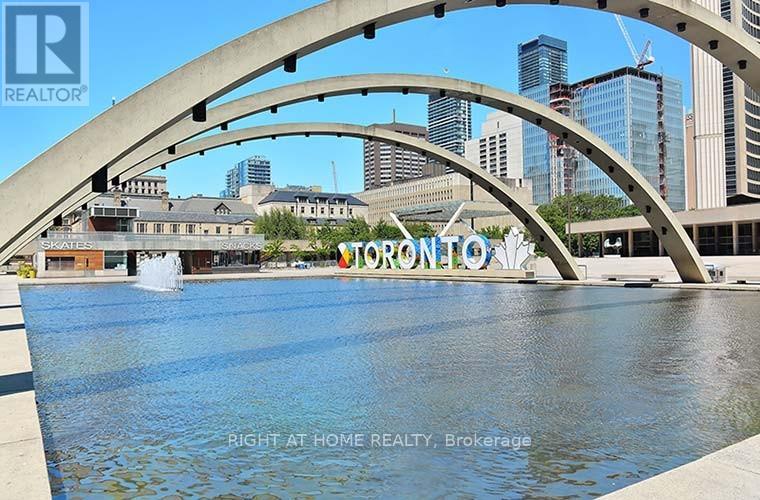 2207 - 426 University Avenue, Toronto, Ontario  M5G 1S9 - Photo 4 - C12064490