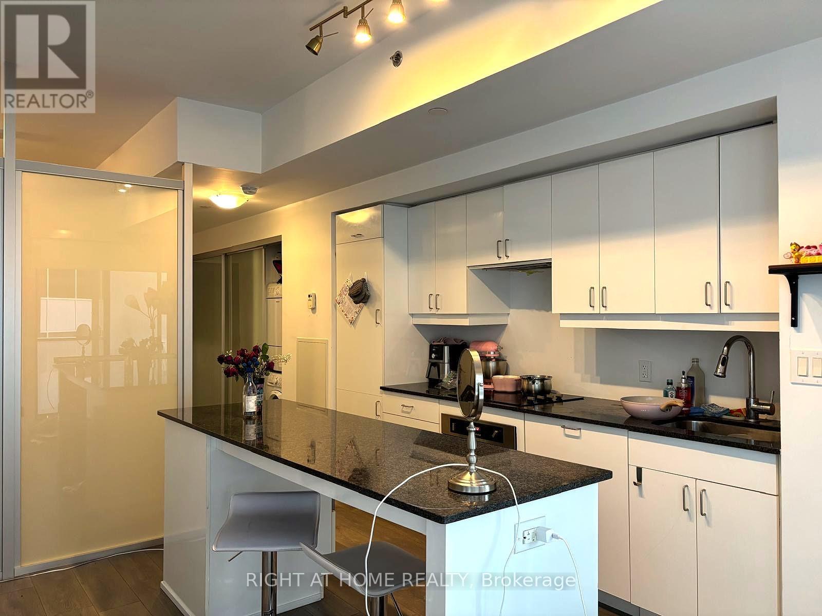 2207 - 426 University Avenue, Toronto, Ontario  M5G 1S9 - Photo 8 - C12064490