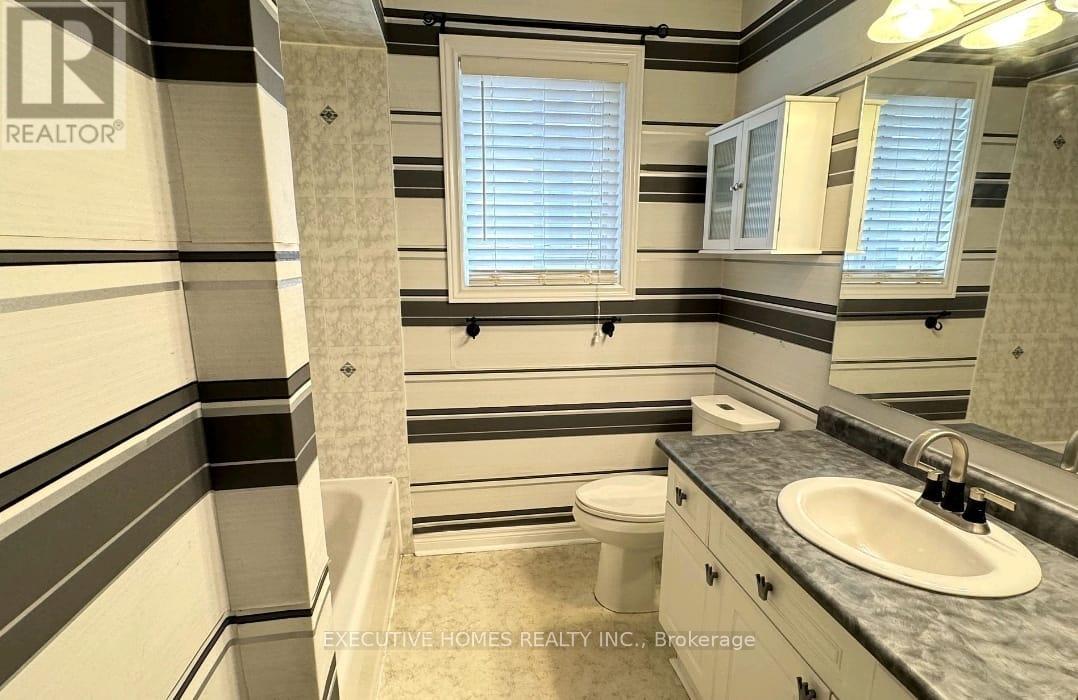 179 Cunningham Drive, Barrie, Ontario  L4N 5R2 - Photo 11 - S12064486