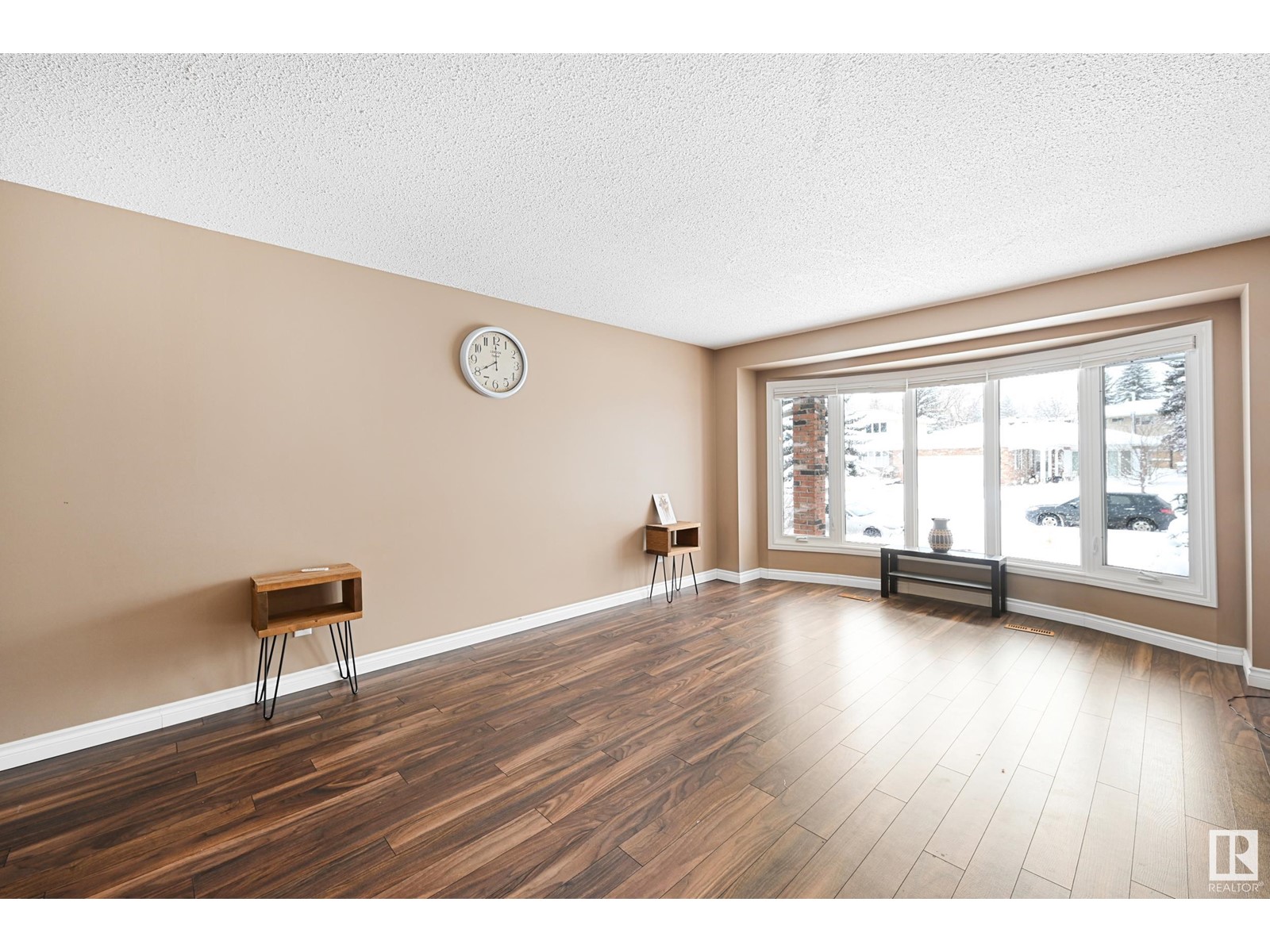 Property at 190 GARIEPY CR NW image 3