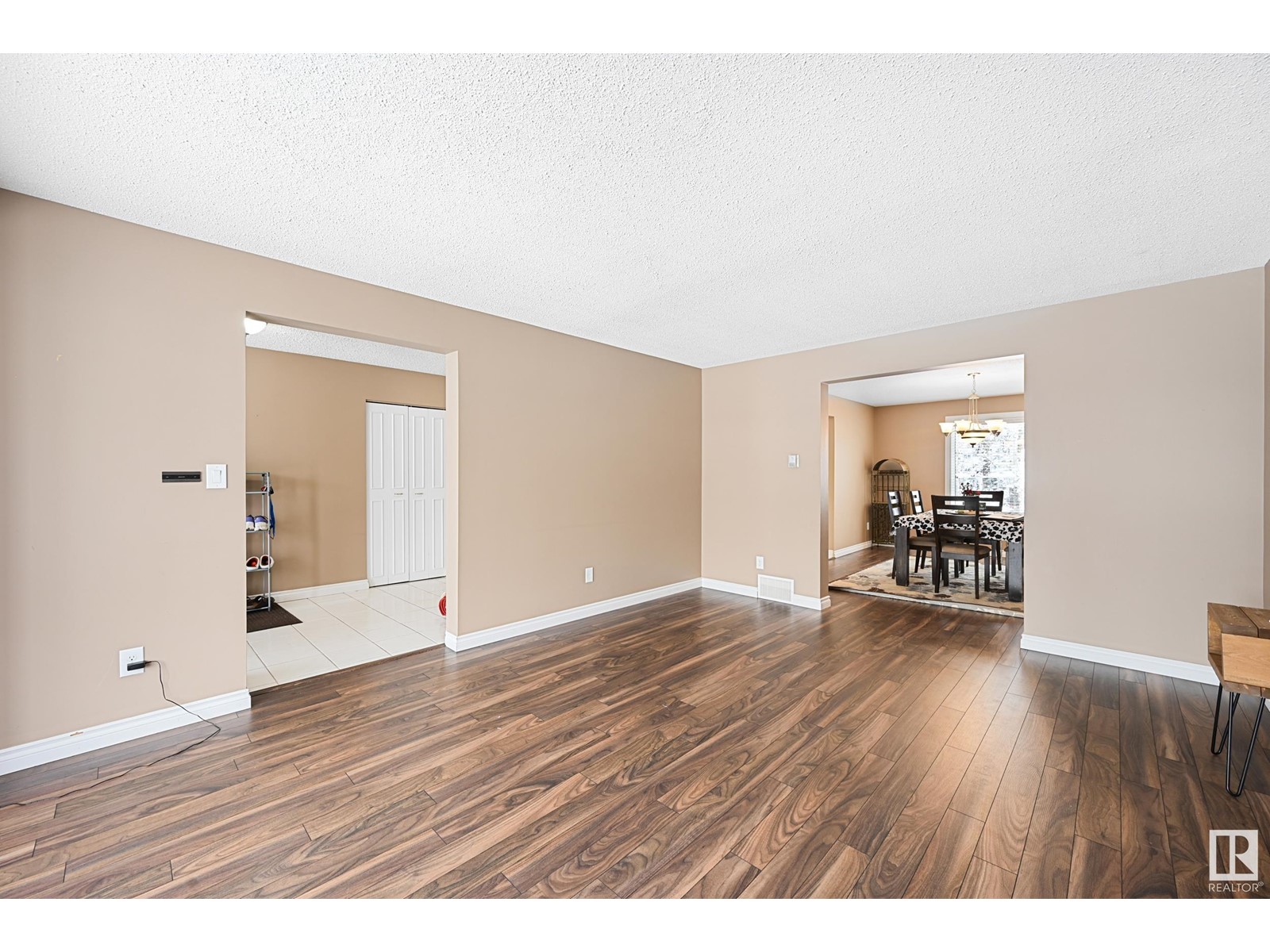 Property at 190 GARIEPY CR NW image 4