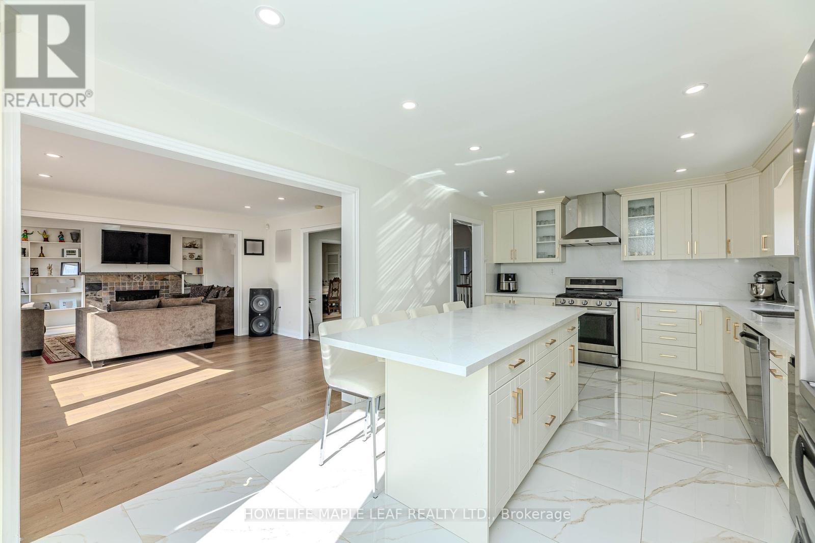 1310 Greenridge Circle, Oakville, Ontario  L6M 2J7 - Photo 12 - W12059223