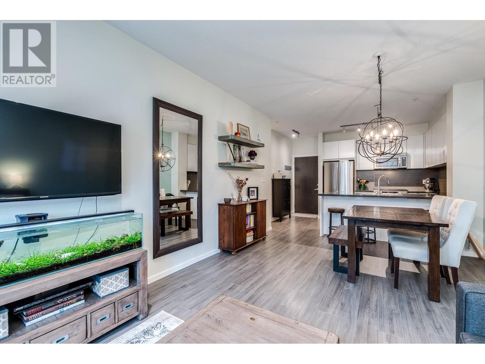 308 1135 Windsor Mews, Coquitlam, British Columbia  V3B 0L2 - Photo 4 - R2984392