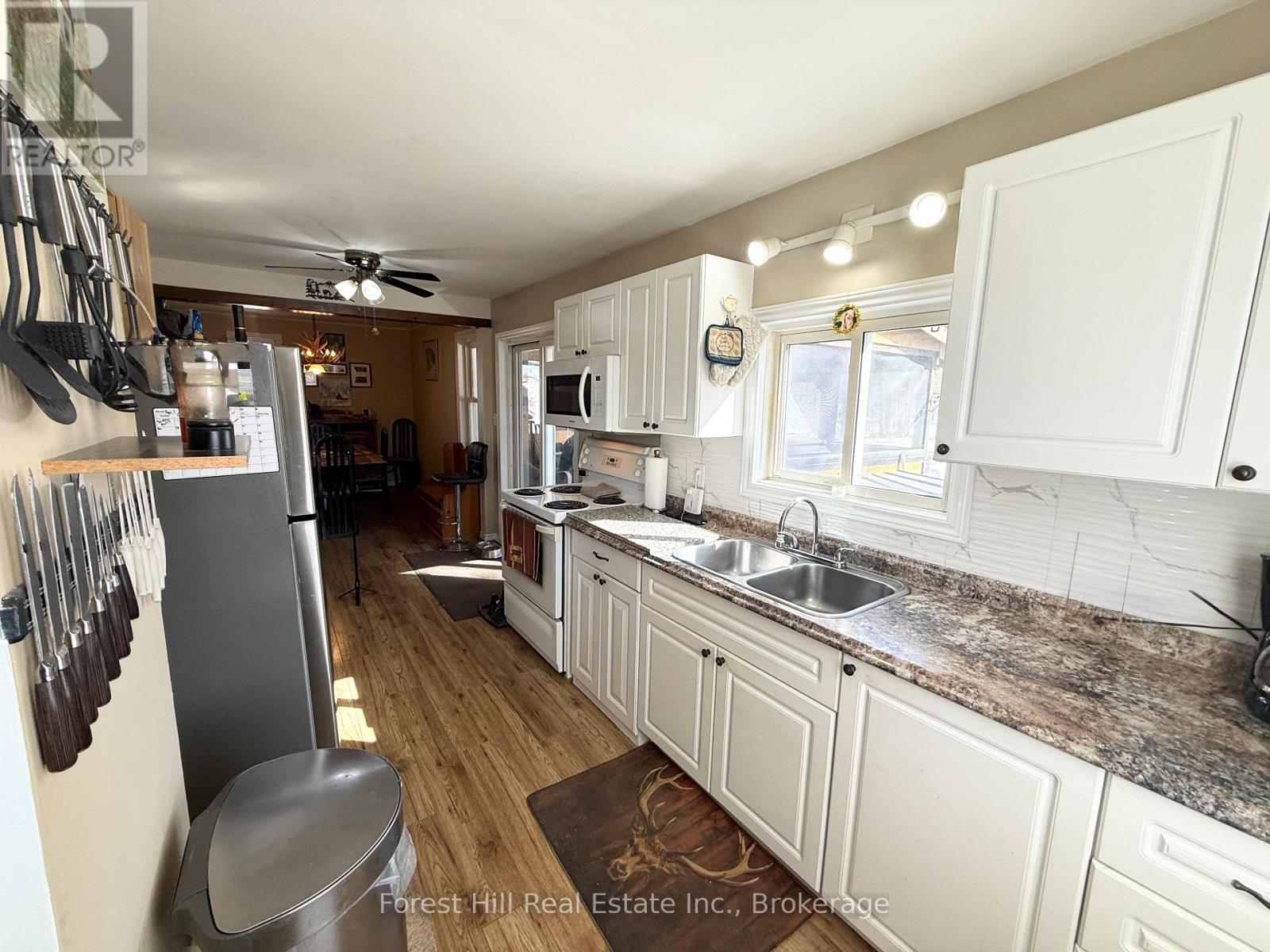 10709 Hwy 522 Highway, Parry Sound Remote Area, Ontario  P0H 1A0 - Photo 14 - X12064557