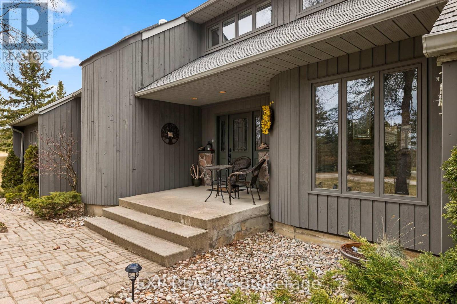 Property at 11 MANSFIELD PARK COURT image 2