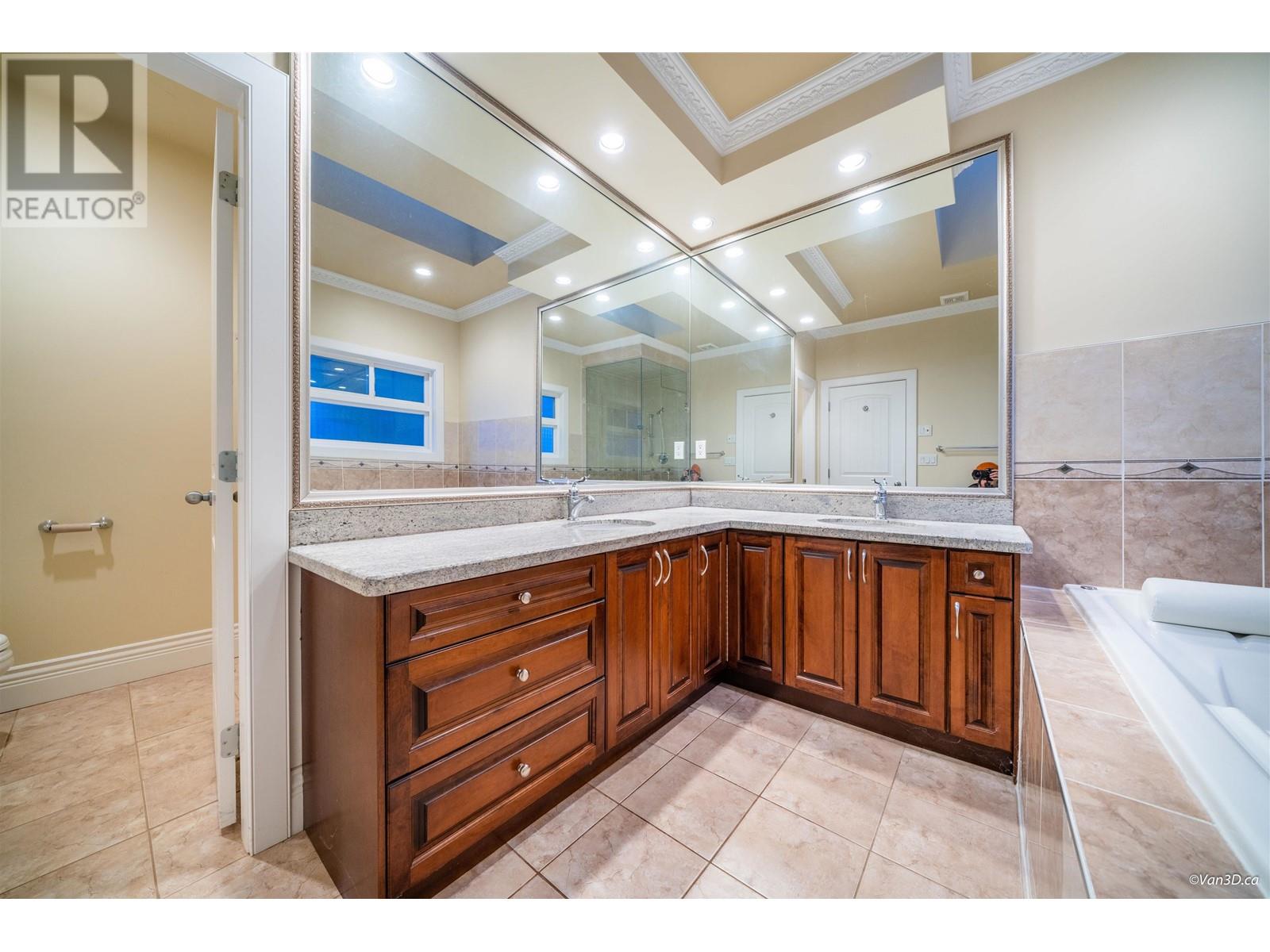 Listing Picture 26 of 40 : 6040 ADAMS PLACE, Richmond / 烈治文 - 魯藝地產 Yvonne Lu Group - MLS Medallion Club Member