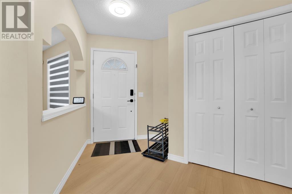 Property at 7 Country Hills Park NW image 4