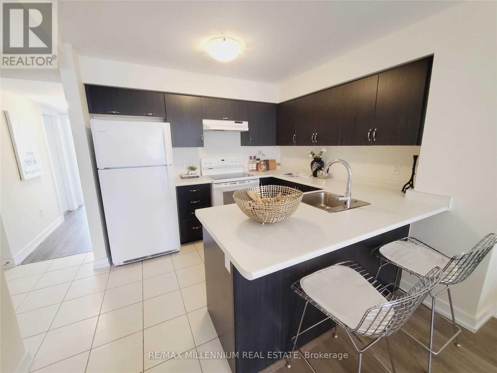 279 - 60 Parrotta Drive, Toronto, Ontario  M9M 0B4 - Photo 4 - W12064597