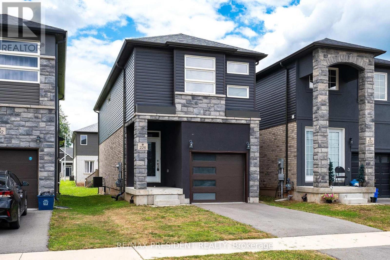 226 Louise Street, Welland, Ontario  L3B 0H8 - Photo 3 - X12064591