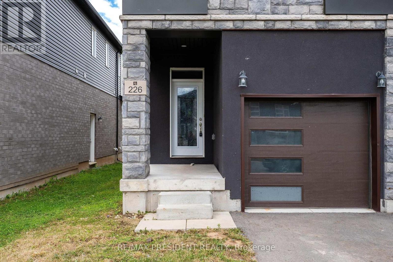 226 Louise Street, Welland, Ontario  L3B 0H8 - Photo 4 - X12064591
