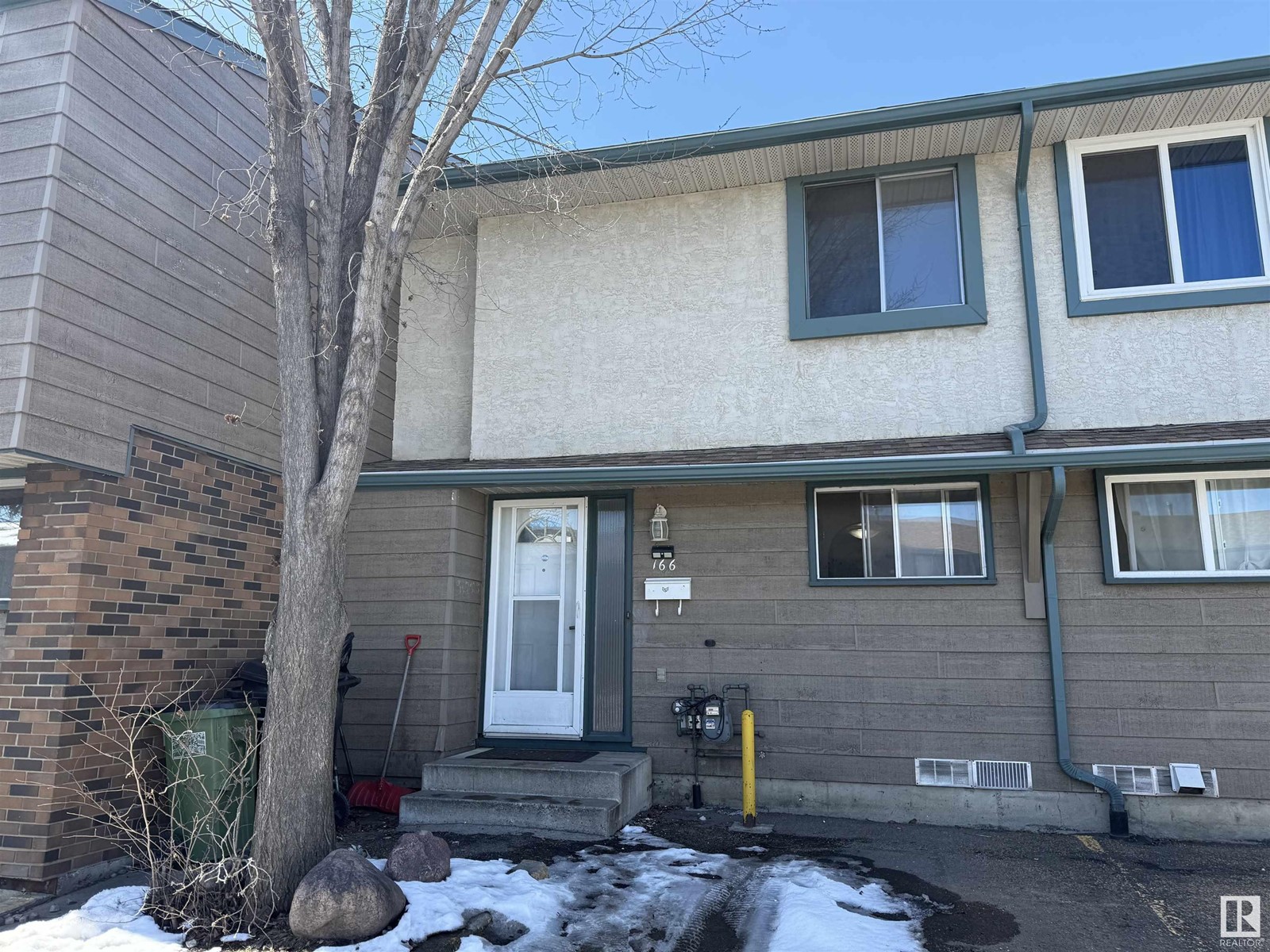 Property at 166 ABBOTTSFIELD RD NW image 2