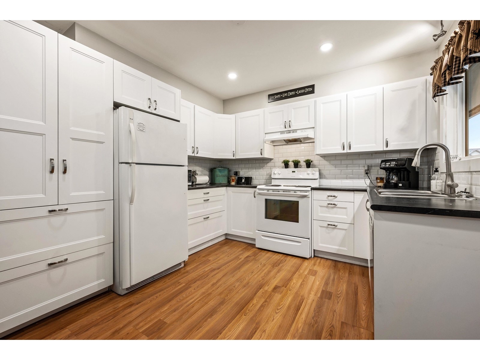 Property at 45468 CRESCENT DRIVE image 3
