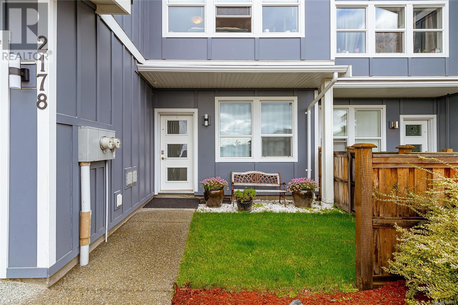 Property at 2178 Winfield Dr image 3