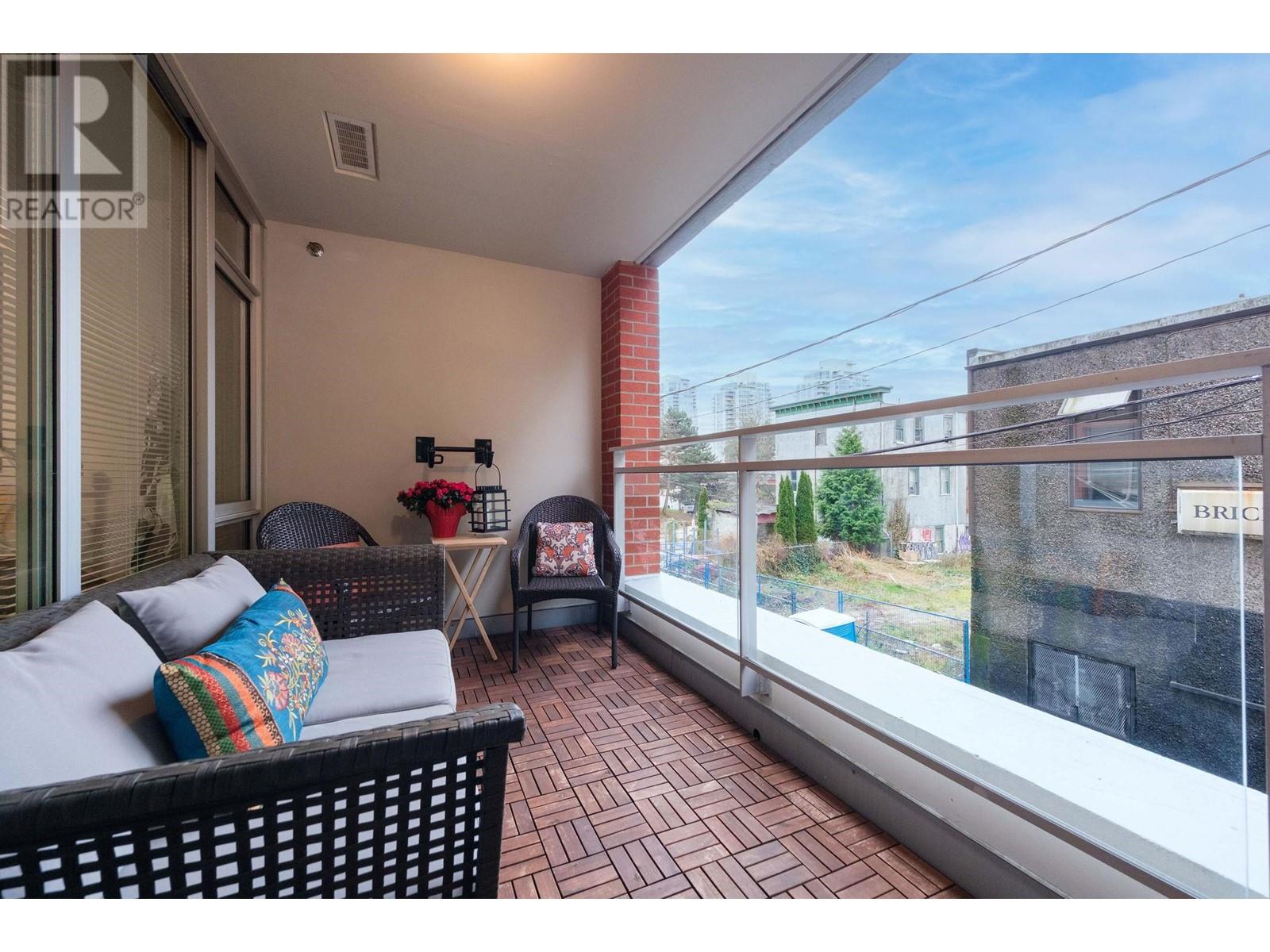207 221 UNION STREET, vancouver, British Columbia