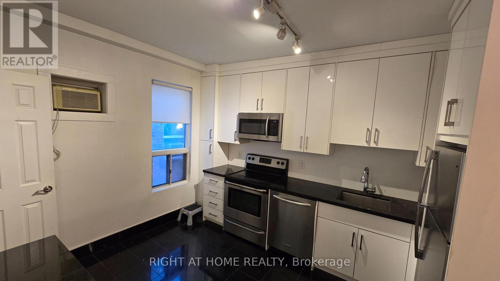 284 Avenue Road, Toronto, Ontario  M4V 2G7 - Photo 12 - C12064663