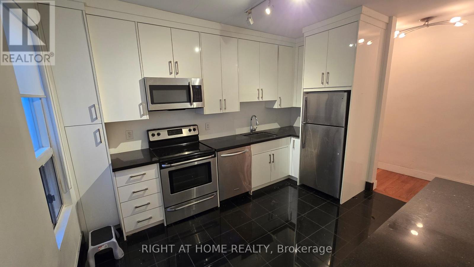 284 Avenue Road, Toronto, Ontario  M4V 2G7 - Photo 13 - C12064663
