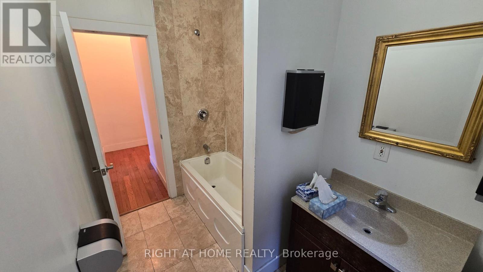 284 Avenue Road, Toronto, Ontario  M4V 2G7 - Photo 15 - C12064663