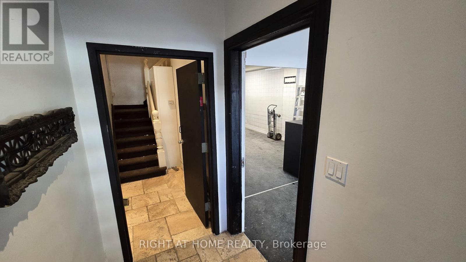 Property at 284 AVENUE ROAD image 5