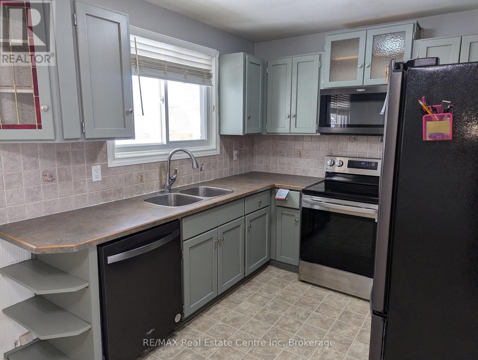 1014a Vanier Avenue, Woodstock, Ontario  N4S 4K4 - Photo 12 - X11968689