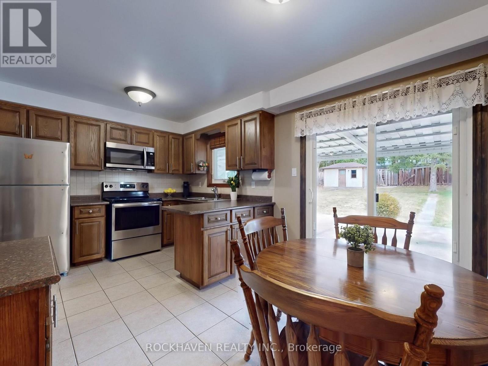 11 Meadowland Gate, Brampton, Ontario  L6W 3N8 - Photo 11 - W12064683