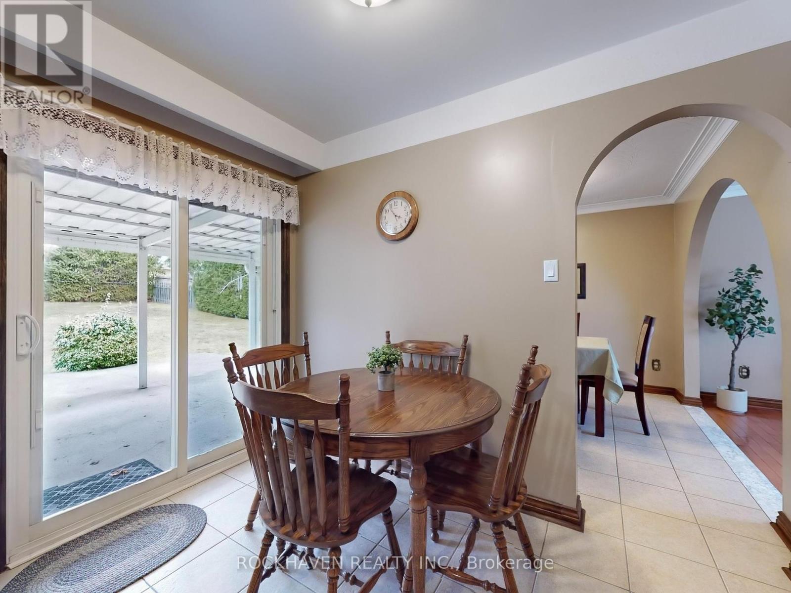 11 Meadowland Gate, Brampton, Ontario  L6W 3N8 - Photo 12 - W12064683
