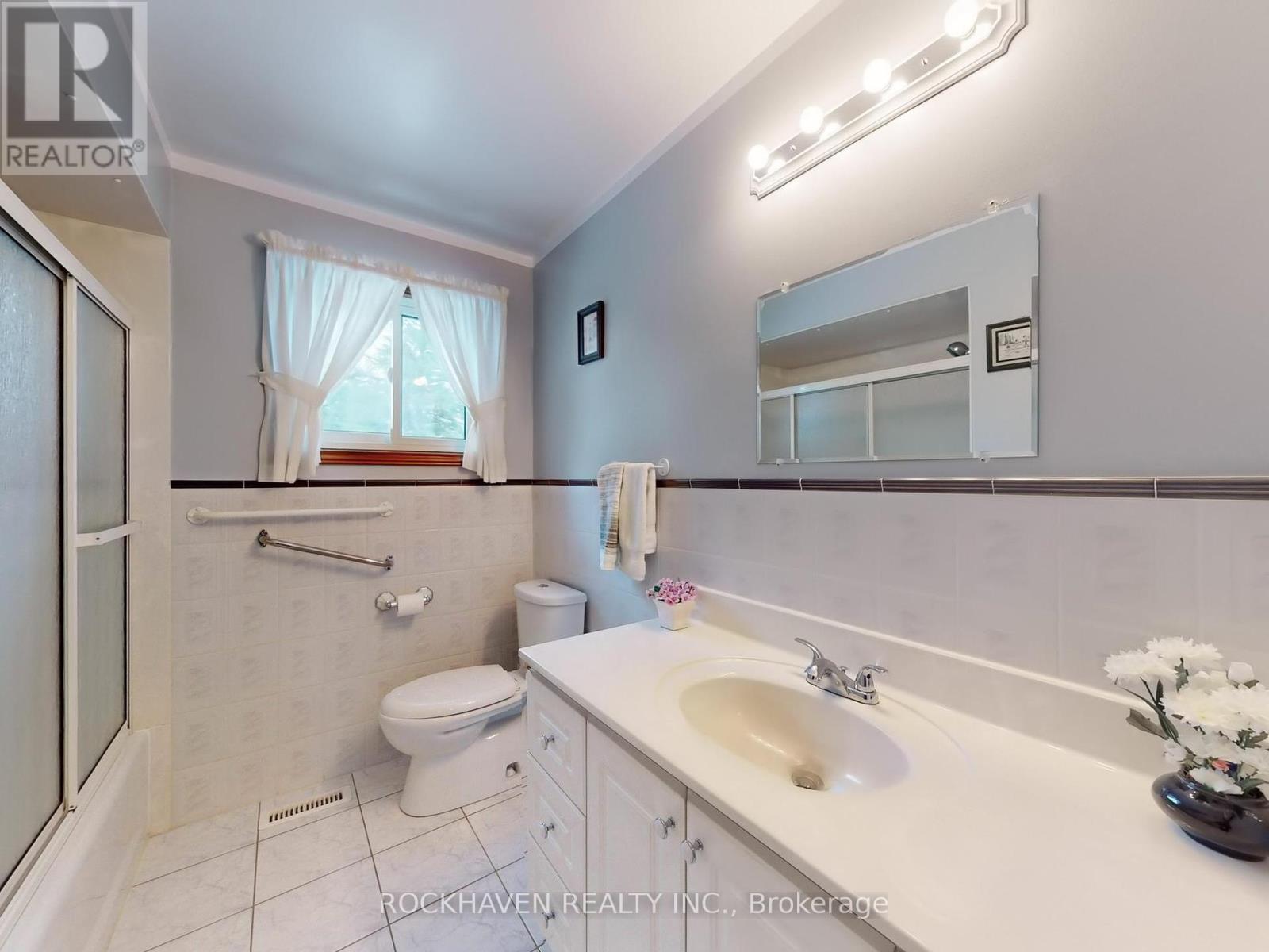 11 Meadowland Gate, Brampton, Ontario  L6W 3N8 - Photo 22 - W12064683