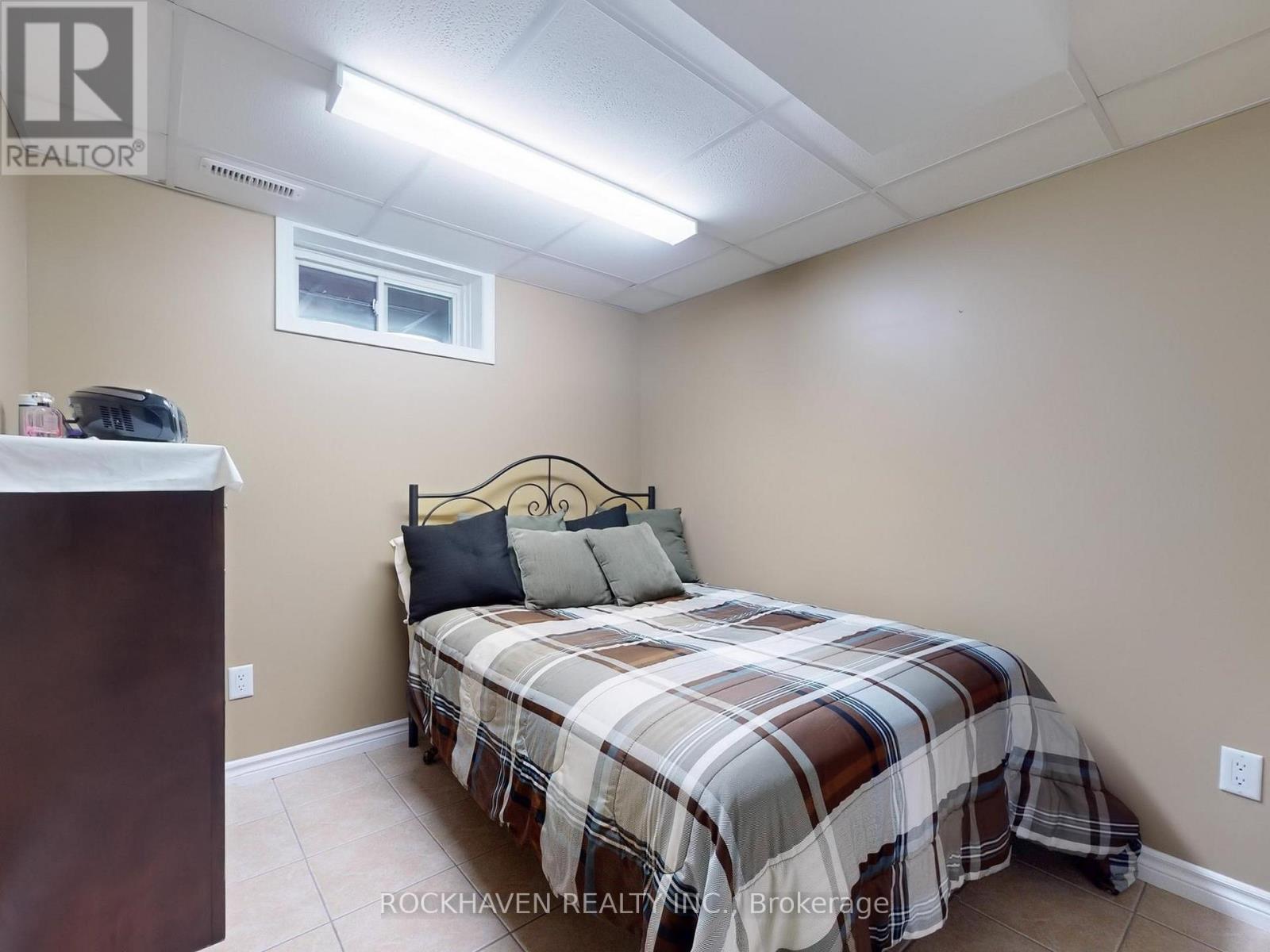 11 Meadowland Gate, Brampton, Ontario  L6W 3N8 - Photo 25 - W12064683