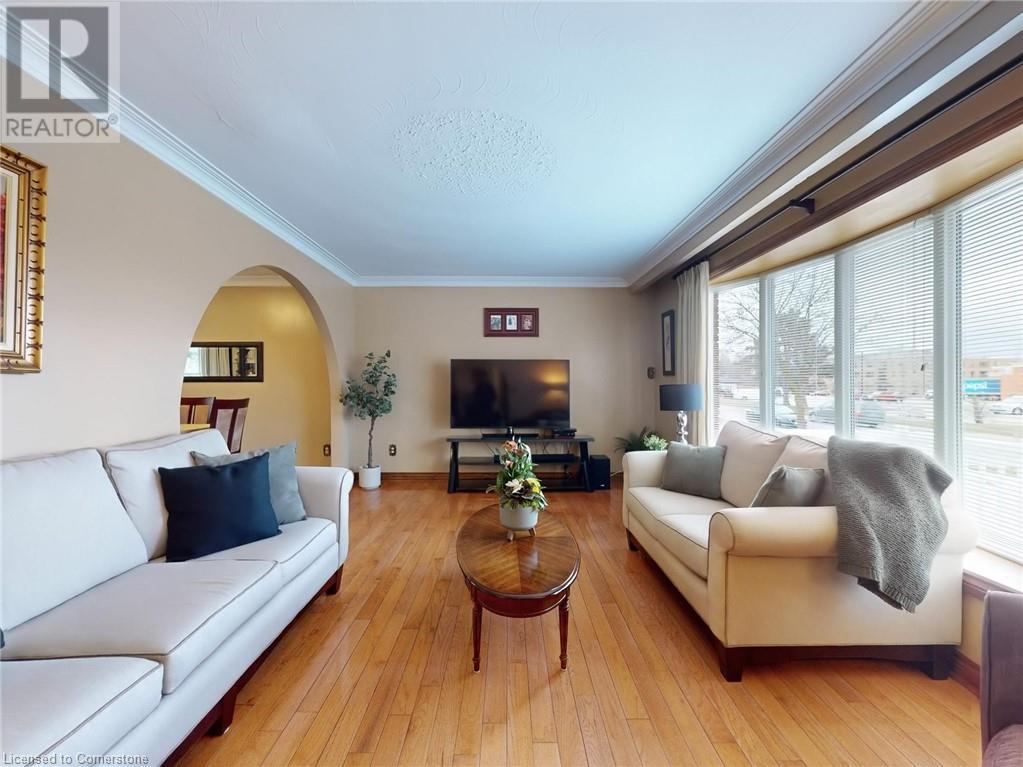 Property at 11 MEADOWLAND Gate image 5