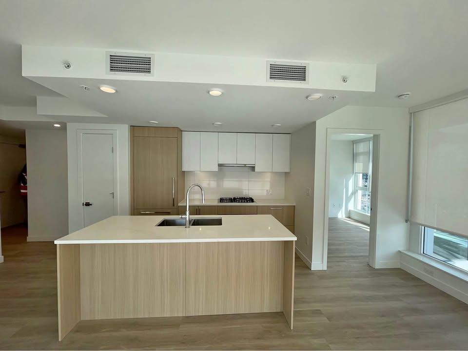 Property at 1009 9675 KING GEORGE BOULEVARD image 3