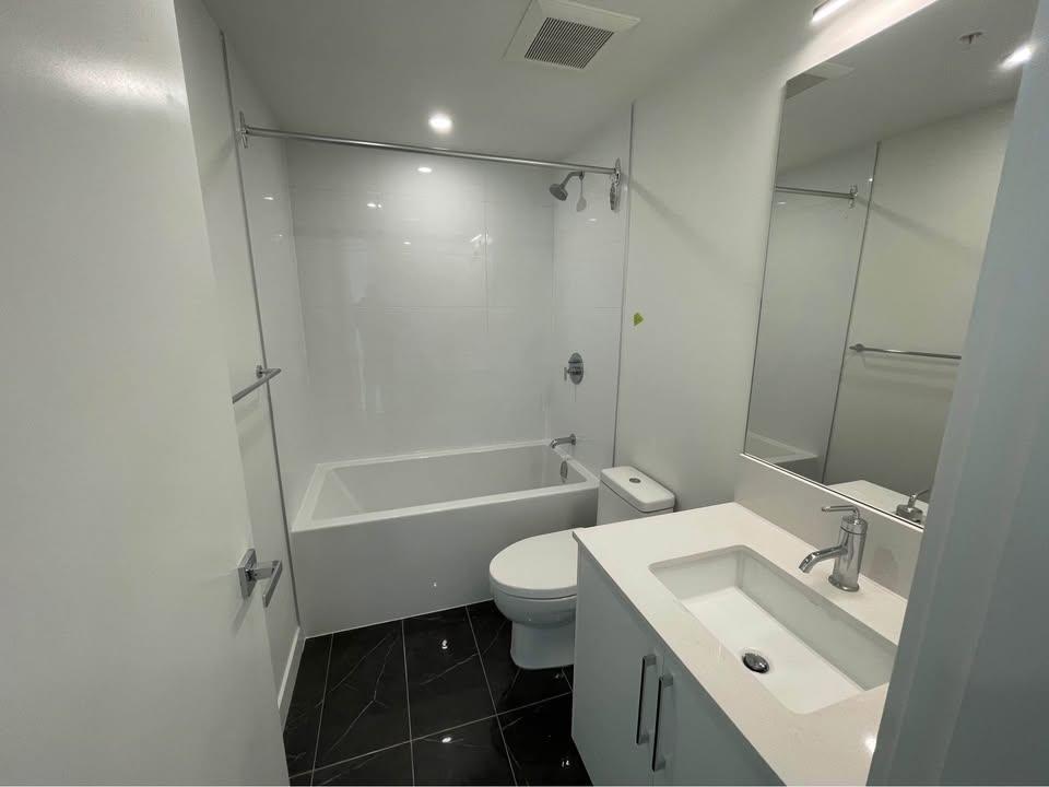 Property at 1009 9675 KING GEORGE BOULEVARD image 5