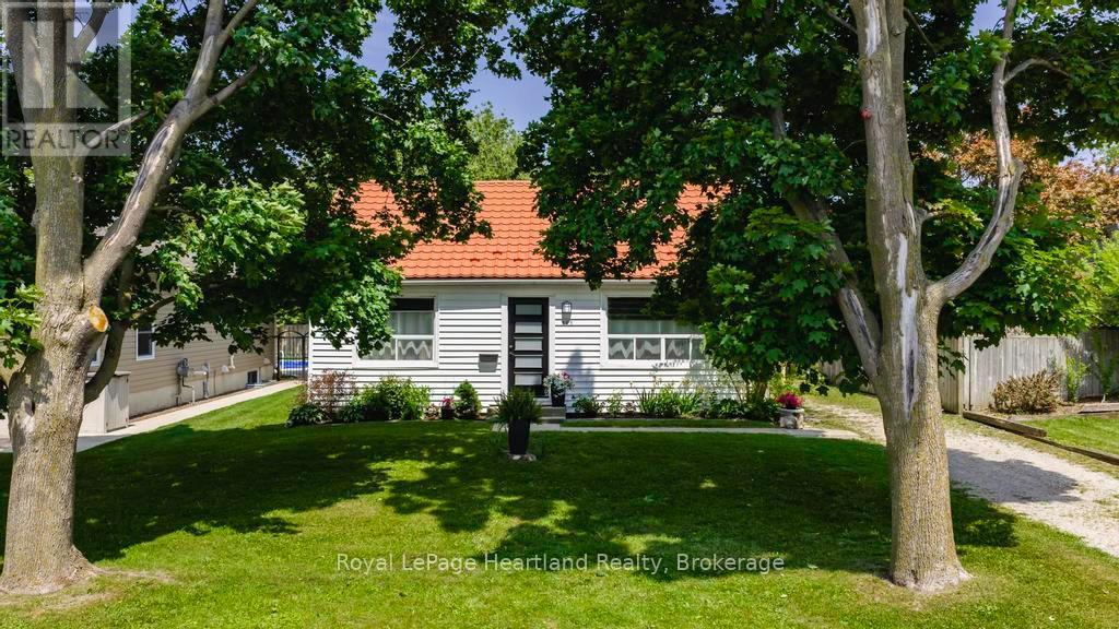 305 MARY STREET, Goderich, Ontario