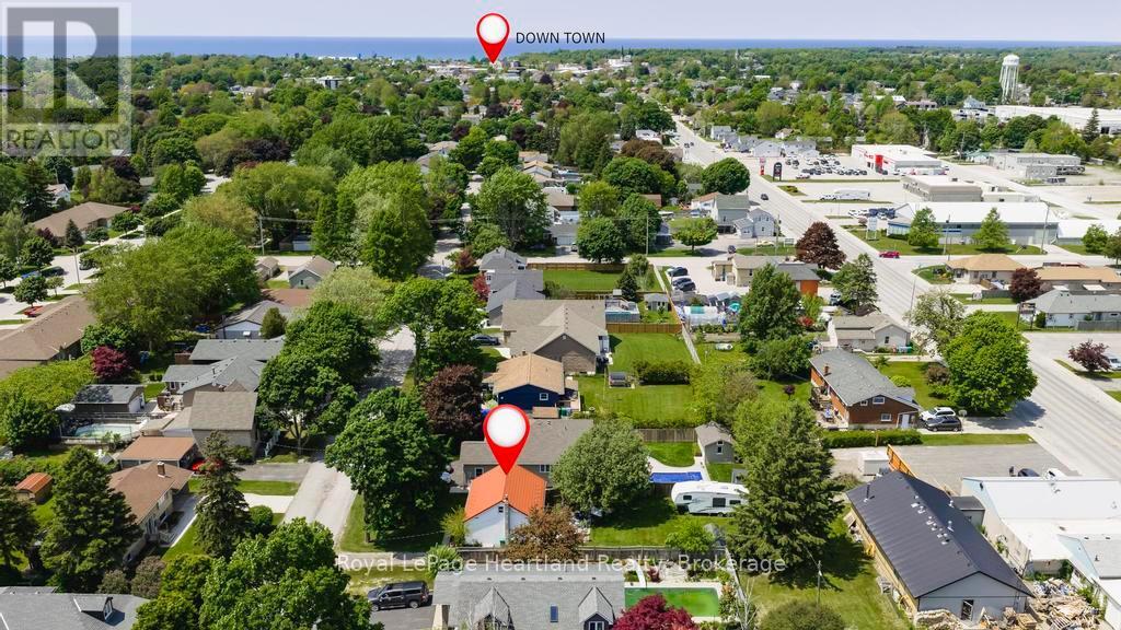 305 Mary Street, Goderich, Ontario  N7A 3B3 - Photo 2 - X12046399