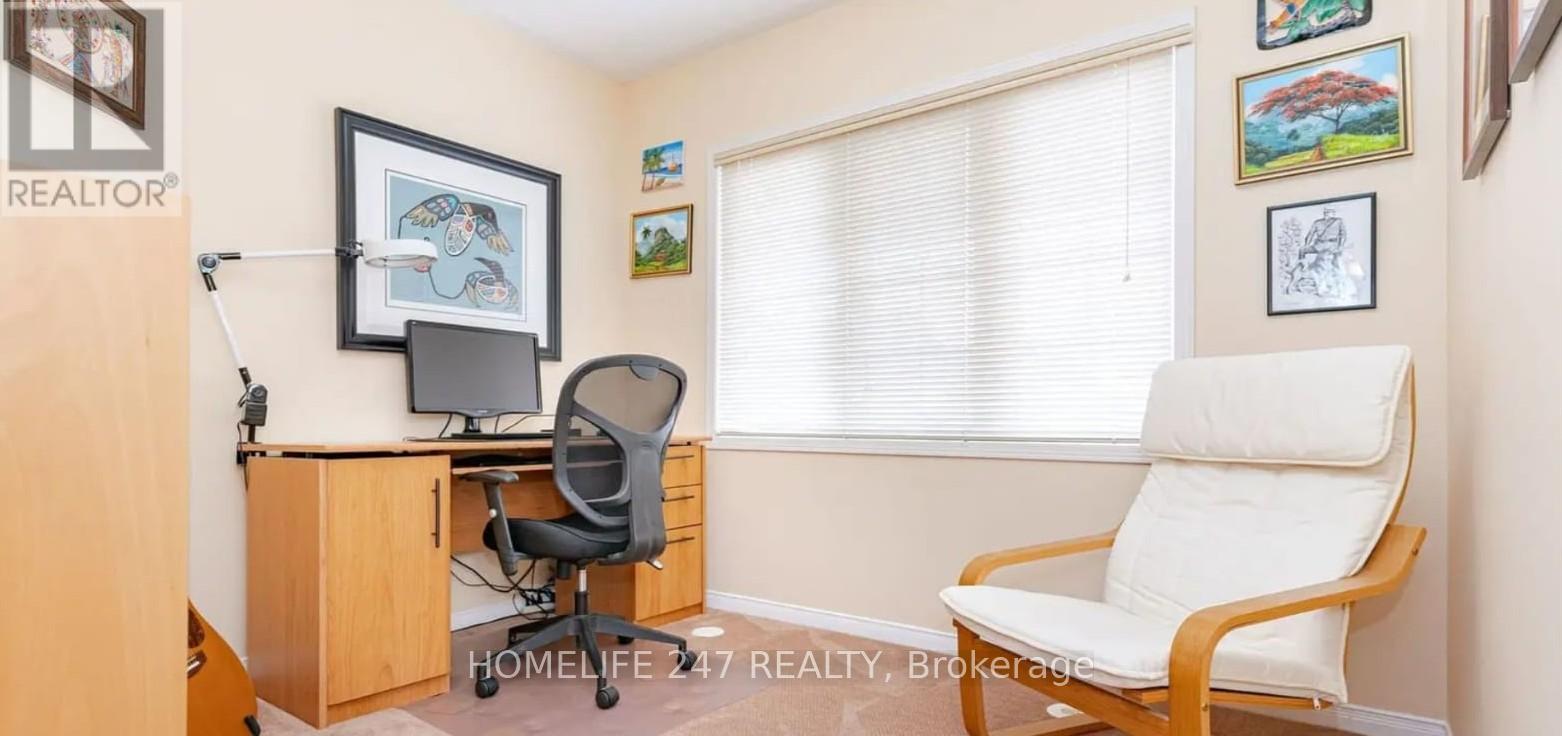 38 - 50 Strathaven Drive, Mississauga, Ontario  L5R 3R9 - Photo 3 - W12064723