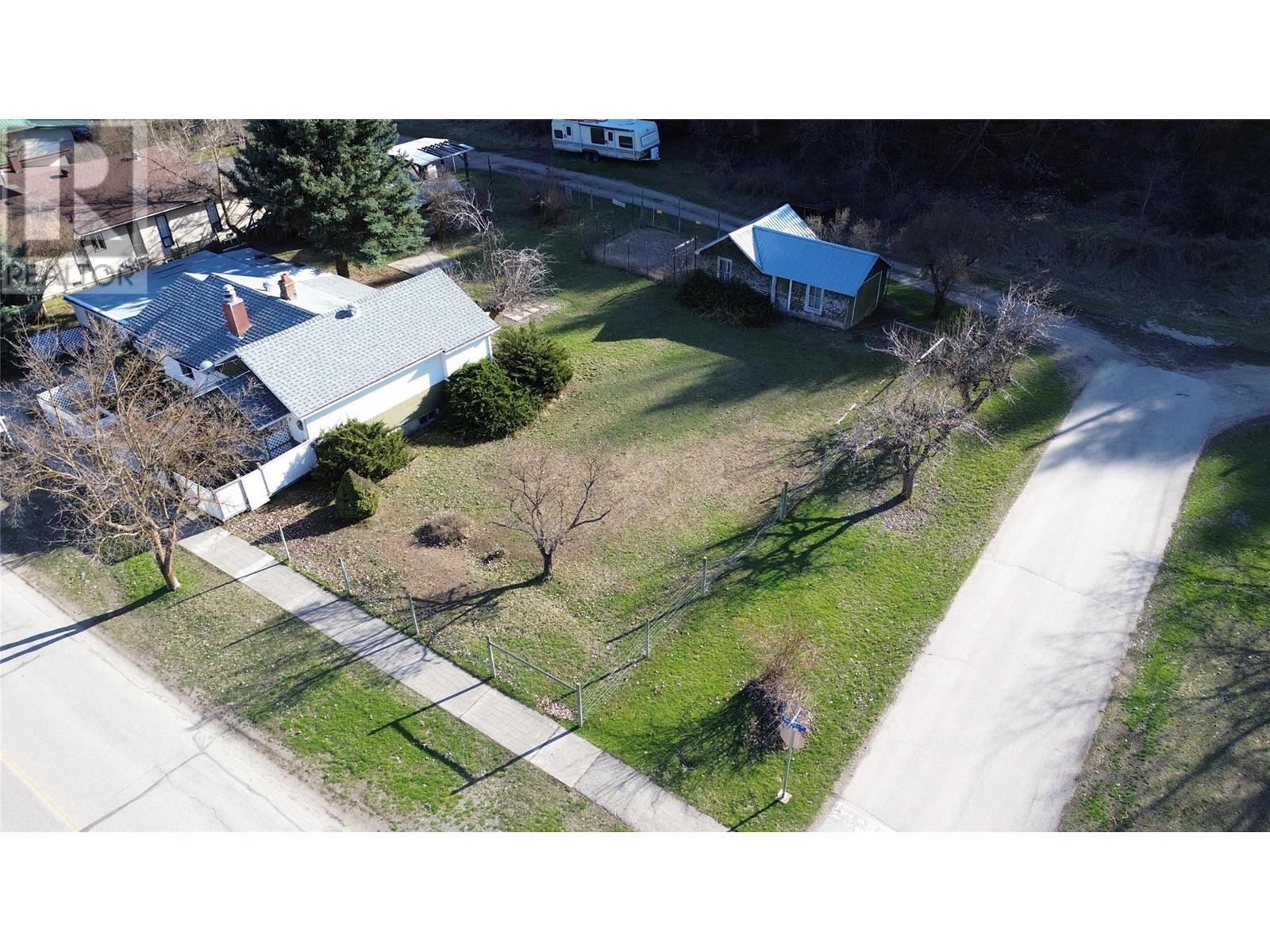 8267 Riverside Drive, Grand Forks, British Columbia  V0H 1H0 - Photo 3 - 10340193