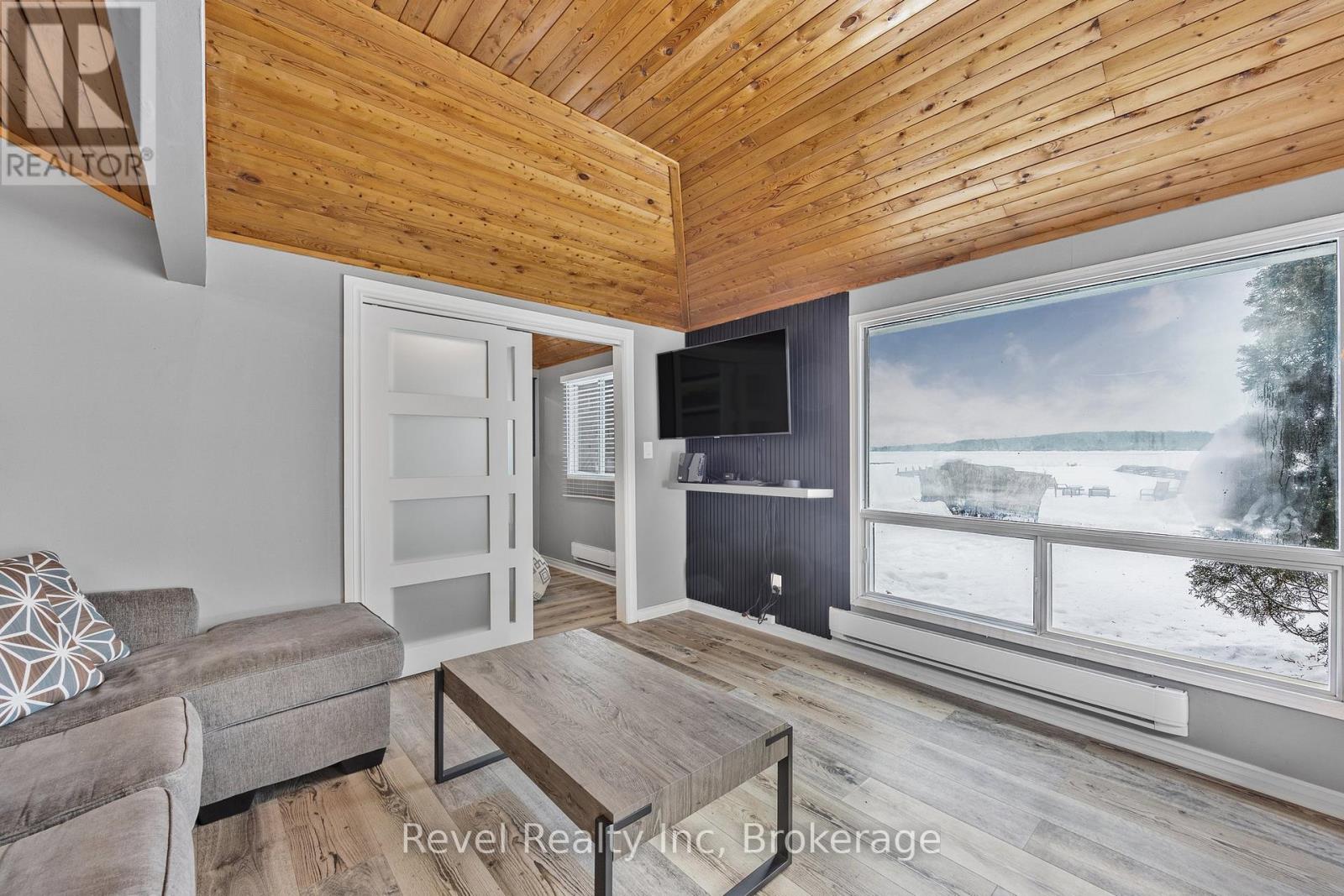97 Maskinonge Road, Tay, Ontario  L0K 2A0 - Photo 7 - S12024303