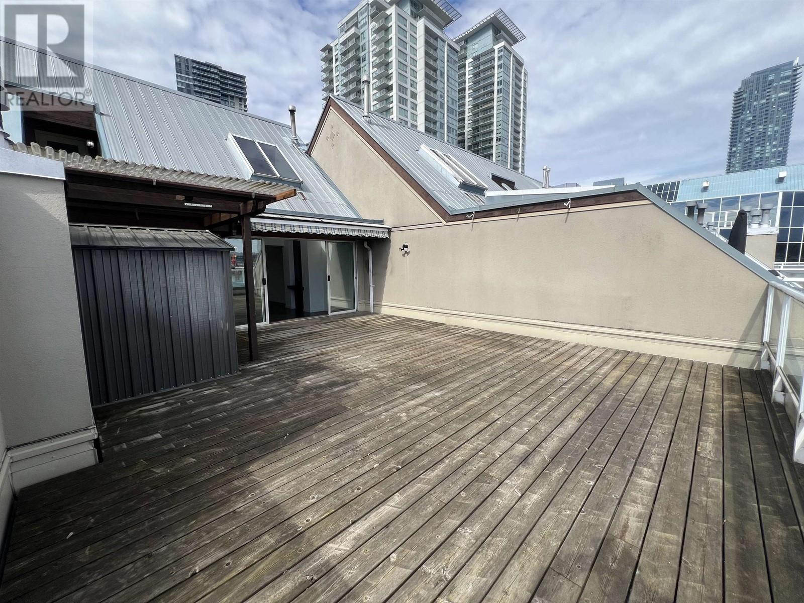 404 3 K De K Court, New Westminster, British Columbia  V3M 6B6 - Photo 3 - R2986469