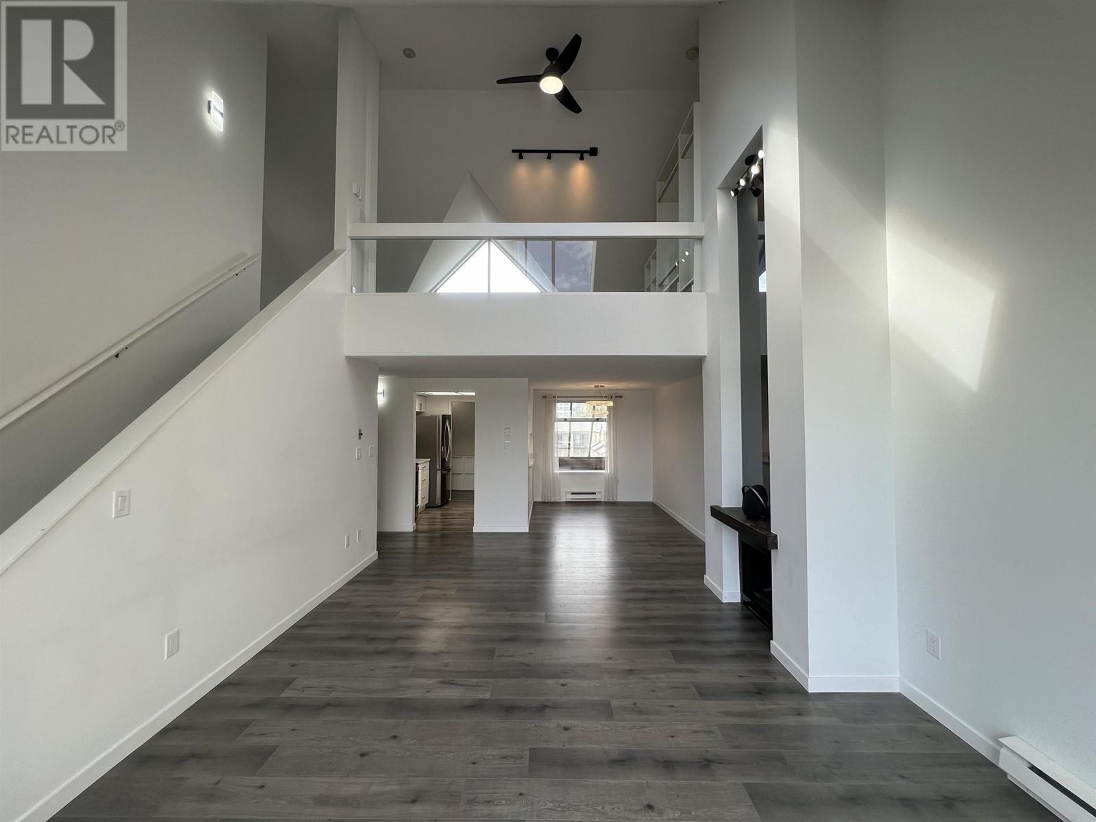 404 3 K DE K COURT, new westminster, British Columbia