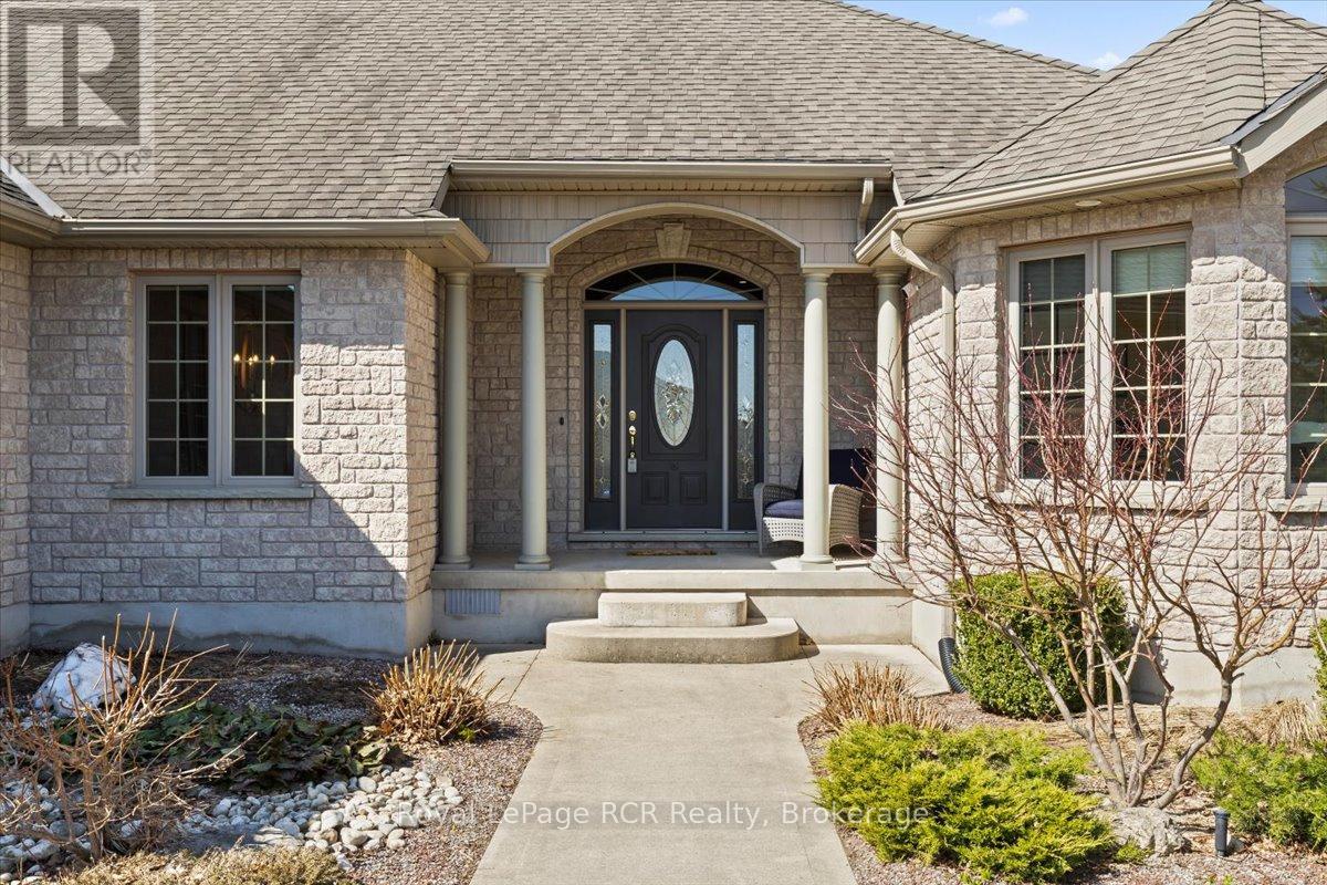 98 11th Avenue, Hanover, Ontario  N4N 3V2 - Photo 2 - X12064789