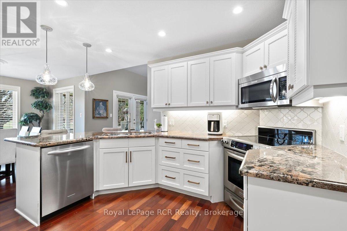 98 11th Avenue, Hanover, Ontario  N4N 3V2 - Photo 7 - X12064789