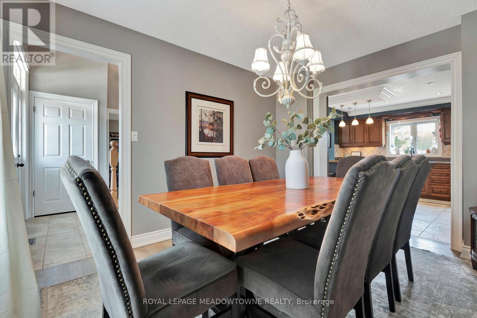 1 Woodspring Court E, Hamilton, Ontario  L8N 2Z7 - Photo 11 - X12059098