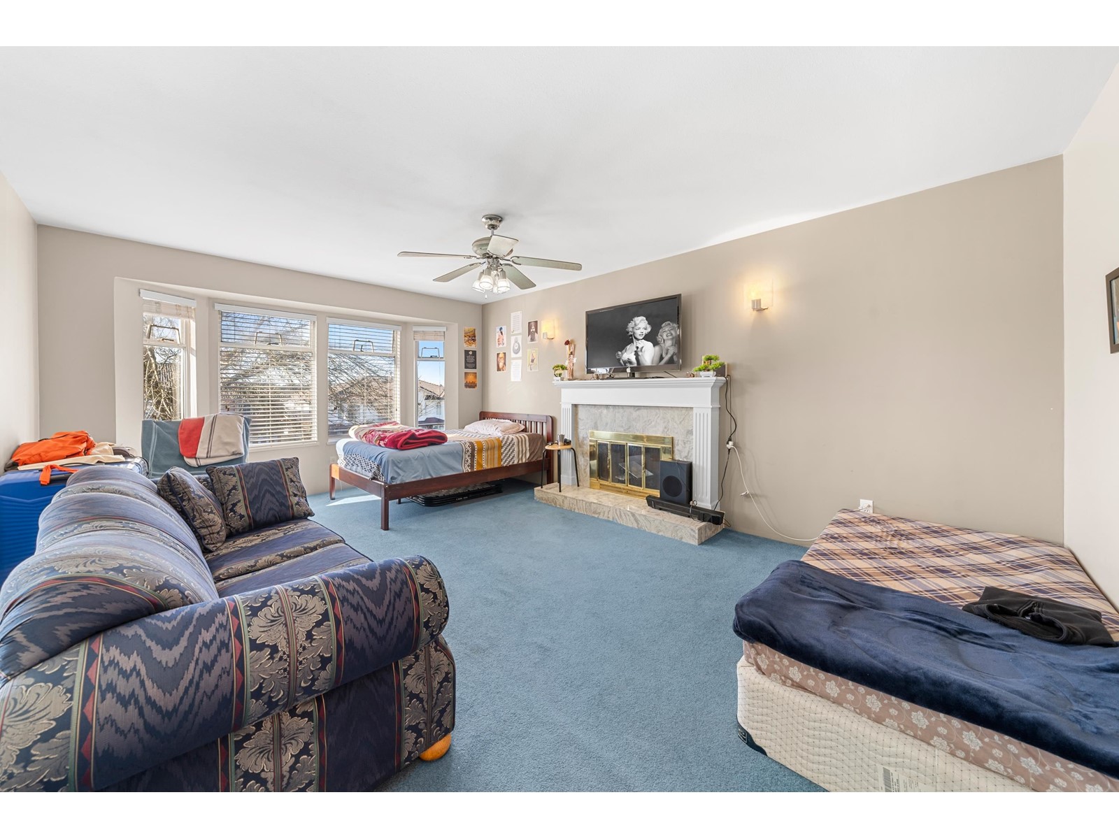 Property at 6722 124 STREET image 3